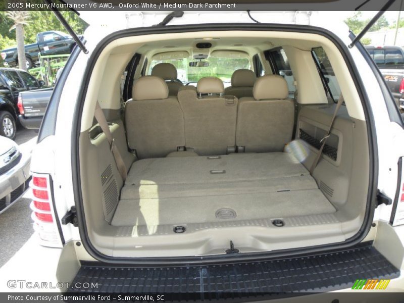 Oxford White / Medium Dark Parchment 2005 Mercury Mountaineer V6 AWD