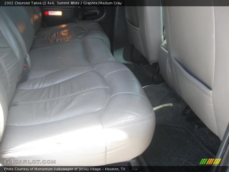 Summit White / Graphite/Medium Gray 2002 Chevrolet Tahoe LS 4x4