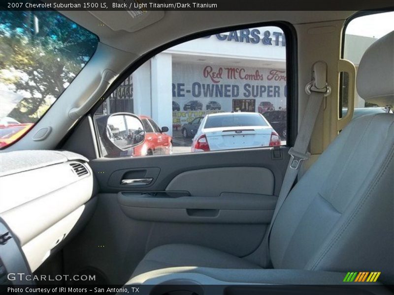 Black / Light Titanium/Dark Titanium 2007 Chevrolet Suburban 1500 LS