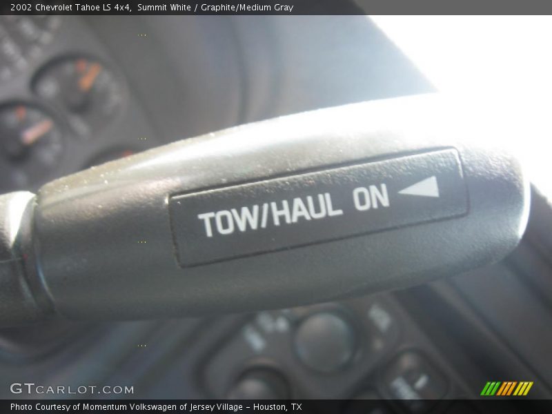 Summit White / Graphite/Medium Gray 2002 Chevrolet Tahoe LS 4x4