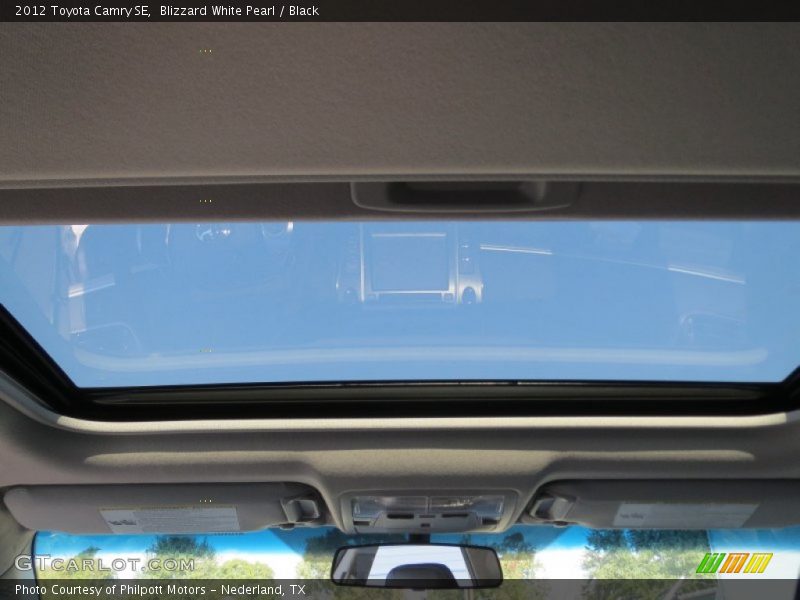 Blizzard White Pearl / Black 2012 Toyota Camry SE