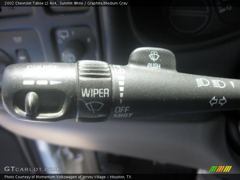 Summit White / Graphite/Medium Gray 2002 Chevrolet Tahoe LS 4x4