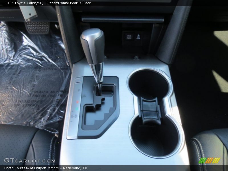 Blizzard White Pearl / Black 2012 Toyota Camry SE