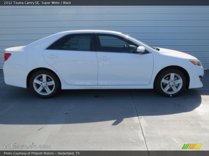 Super White / Black 2012 Toyota Camry SE