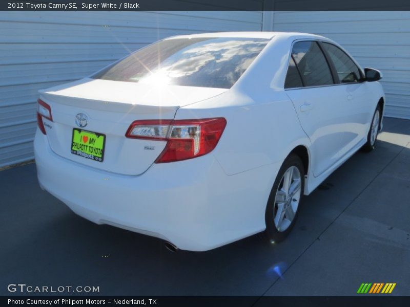 Super White / Black 2012 Toyota Camry SE