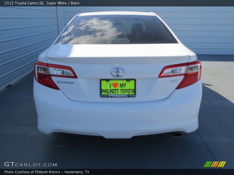 Super White / Black 2012 Toyota Camry SE