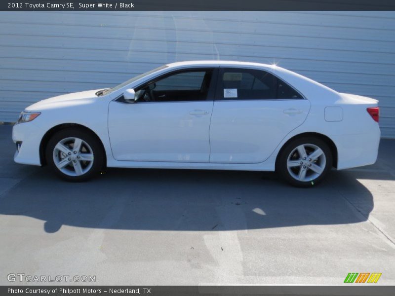 Super White / Black 2012 Toyota Camry SE