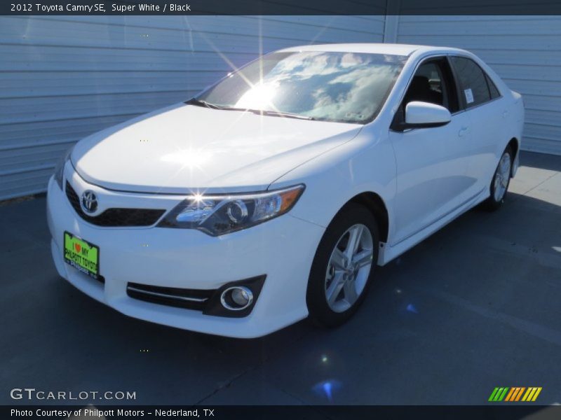 Super White / Black 2012 Toyota Camry SE