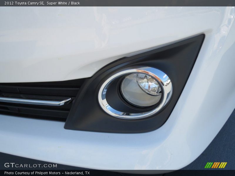 Super White / Black 2012 Toyota Camry SE