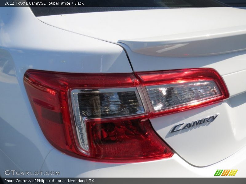 Super White / Black 2012 Toyota Camry SE