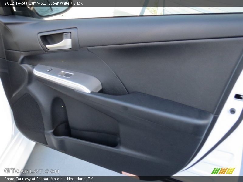 Super White / Black 2012 Toyota Camry SE