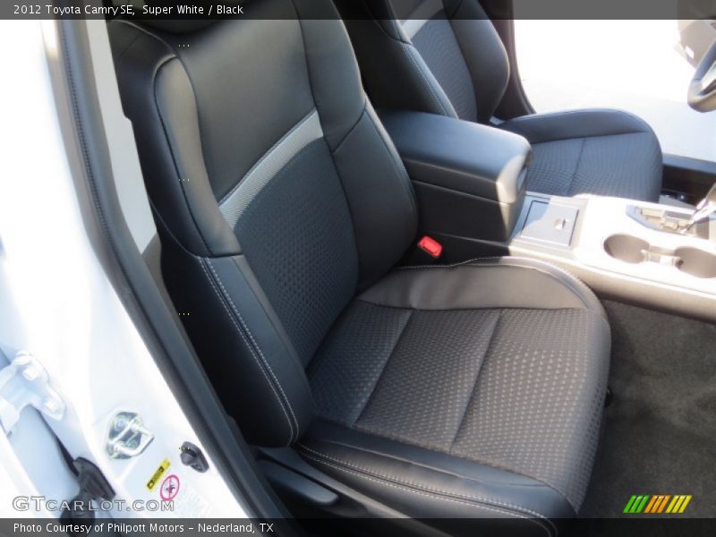 Super White / Black 2012 Toyota Camry SE
