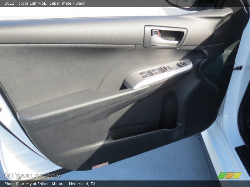 Super White / Black 2012 Toyota Camry SE