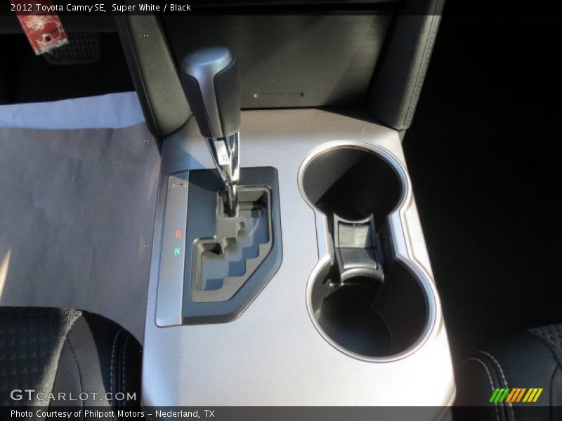 Super White / Black 2012 Toyota Camry SE