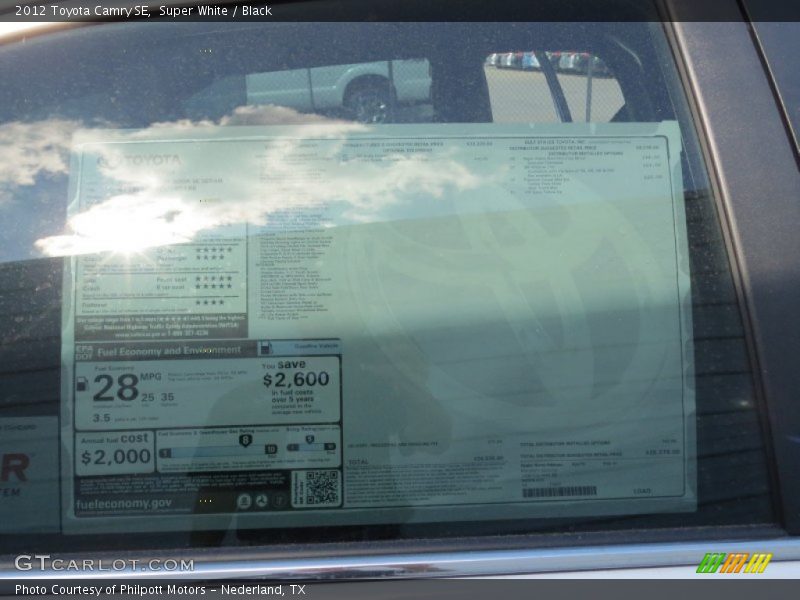 Super White / Black 2012 Toyota Camry SE