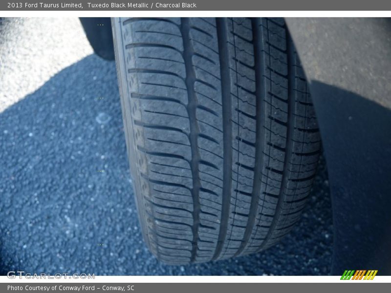 Tuxedo Black Metallic / Charcoal Black 2013 Ford Taurus Limited