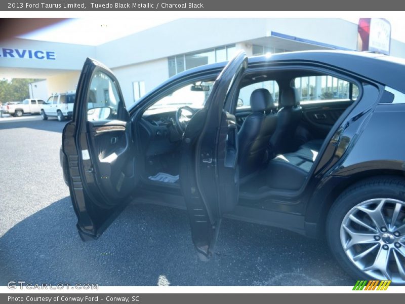 Tuxedo Black Metallic / Charcoal Black 2013 Ford Taurus Limited