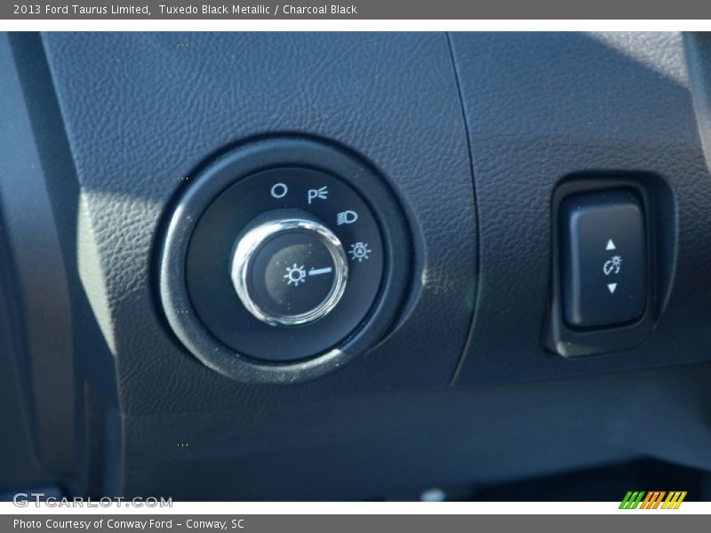 Tuxedo Black Metallic / Charcoal Black 2013 Ford Taurus Limited