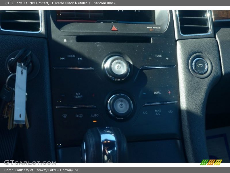 Tuxedo Black Metallic / Charcoal Black 2013 Ford Taurus Limited