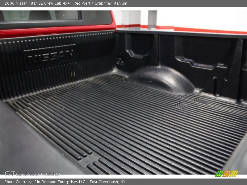 Red Alert / Graphite/Titanium 2006 Nissan Titan SE Crew Cab 4x4