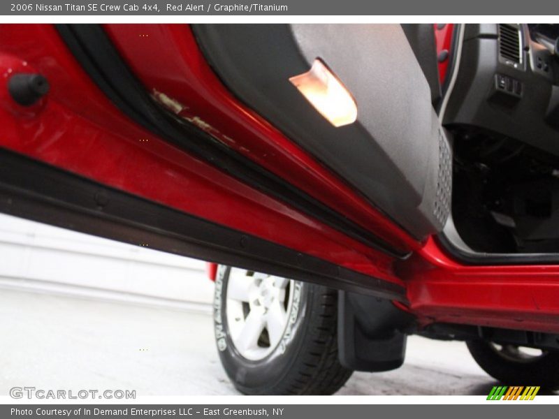 Red Alert / Graphite/Titanium 2006 Nissan Titan SE Crew Cab 4x4