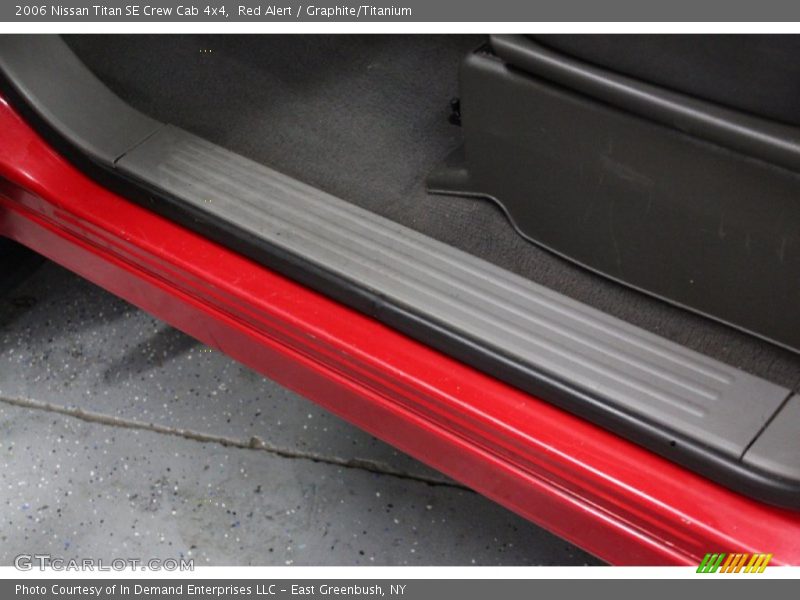 Red Alert / Graphite/Titanium 2006 Nissan Titan SE Crew Cab 4x4