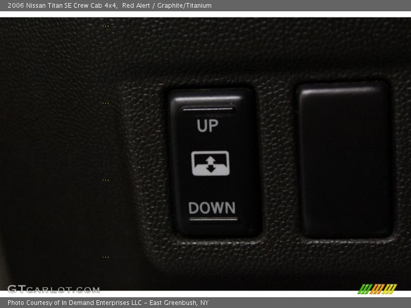Red Alert / Graphite/Titanium 2006 Nissan Titan SE Crew Cab 4x4