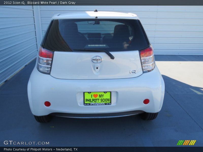 Blizzard White Pearl / Dark Gray 2012 Scion iQ