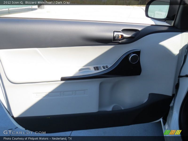 Blizzard White Pearl / Dark Gray 2012 Scion iQ