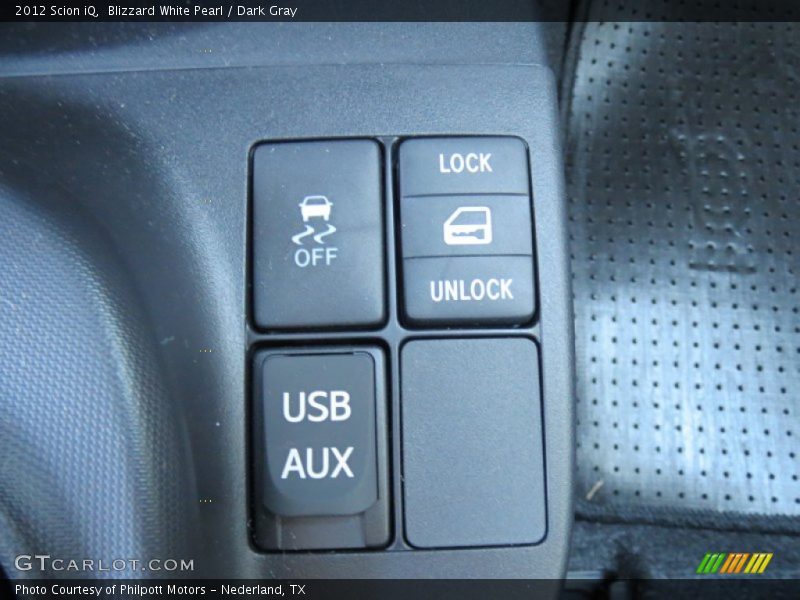 Blizzard White Pearl / Dark Gray 2012 Scion iQ