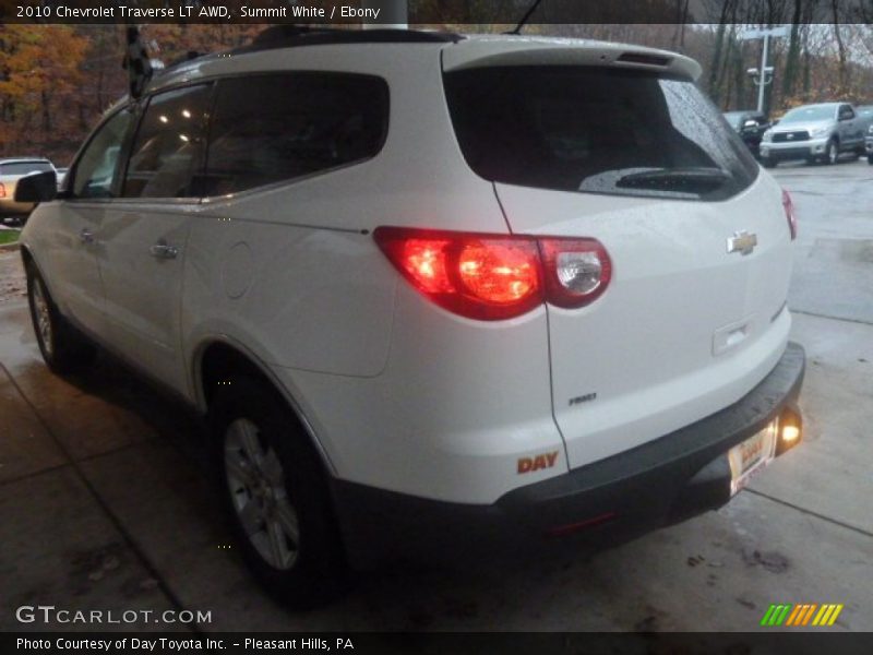 Summit White / Ebony 2010 Chevrolet Traverse LT AWD