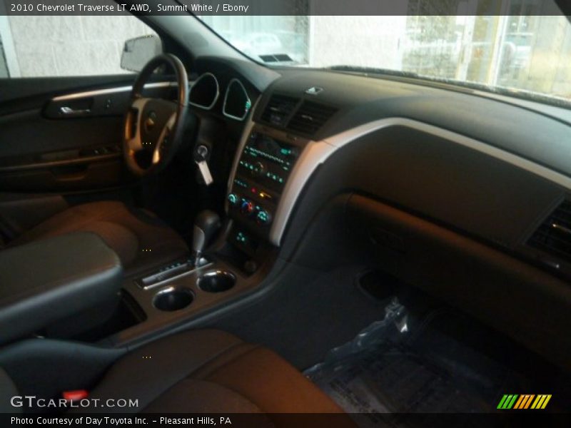 Summit White / Ebony 2010 Chevrolet Traverse LT AWD