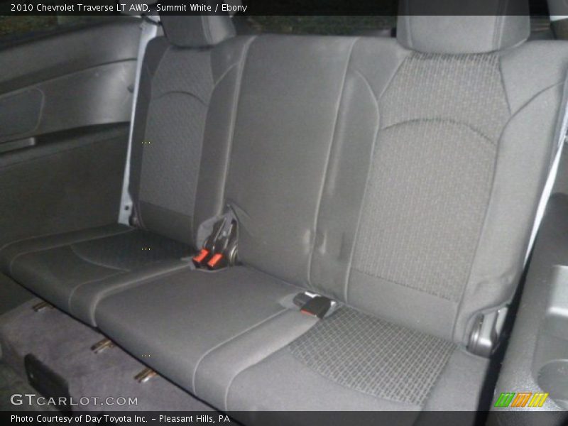 Summit White / Ebony 2010 Chevrolet Traverse LT AWD