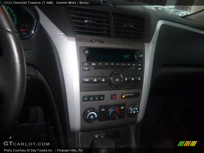 Summit White / Ebony 2010 Chevrolet Traverse LT AWD