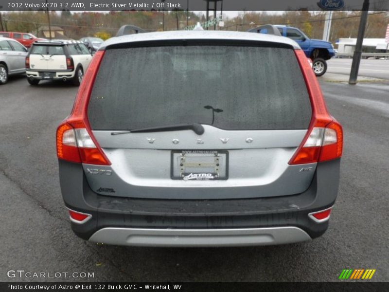 Electric Silver Metallic / Off Black 2012 Volvo XC70 3.2 AWD