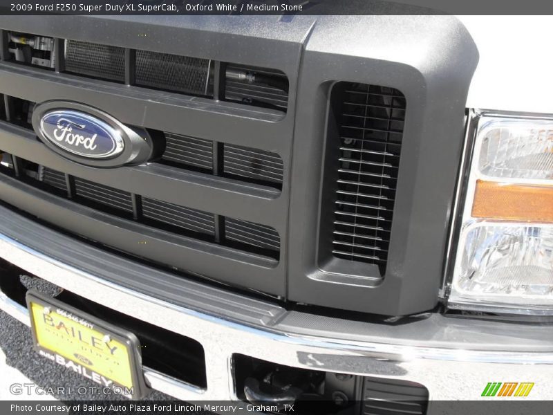 Oxford White / Medium Stone 2009 Ford F250 Super Duty XL SuperCab