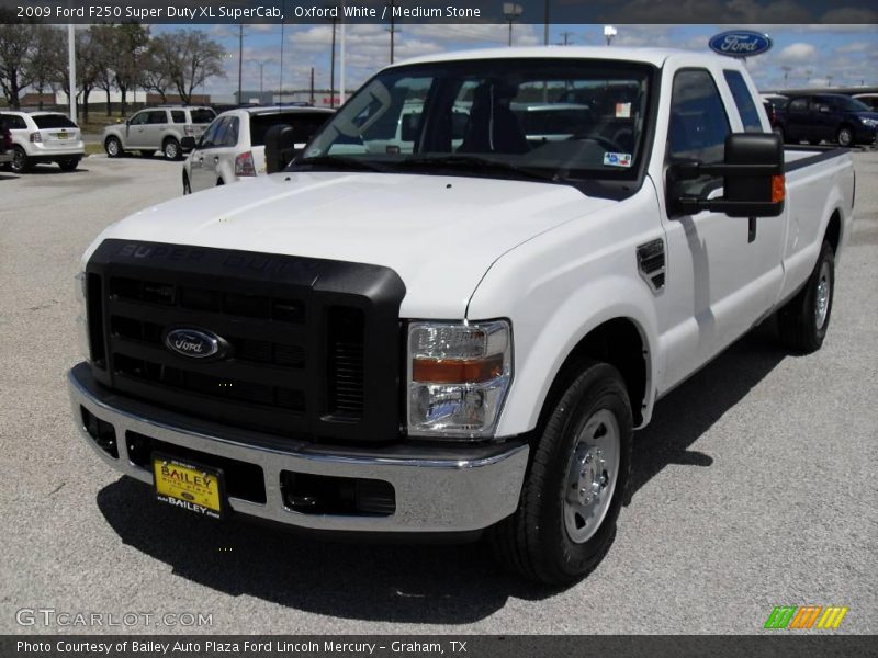 Oxford White / Medium Stone 2009 Ford F250 Super Duty XL SuperCab