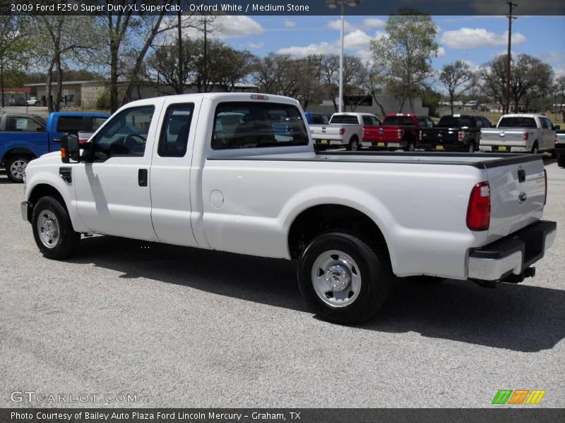 Oxford White / Medium Stone 2009 Ford F250 Super Duty XL SuperCab
