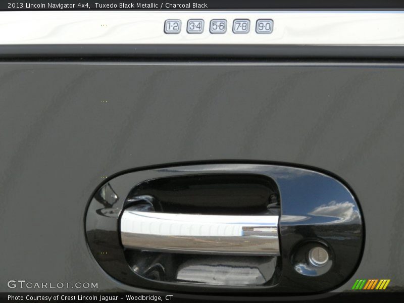 Tuxedo Black Metallic / Charcoal Black 2013 Lincoln Navigator 4x4