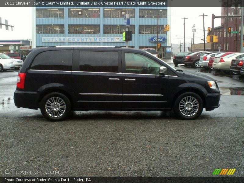 Brilliant Black Crystal Pearl / Black/Light Graystone 2011 Chrysler Town & Country Limited