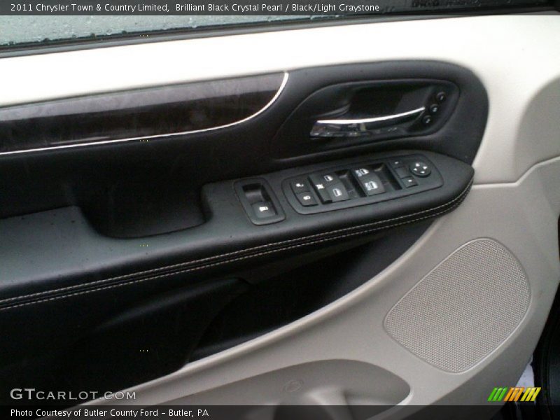 Brilliant Black Crystal Pearl / Black/Light Graystone 2011 Chrysler Town & Country Limited