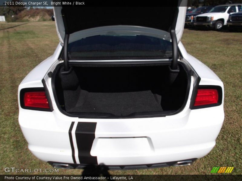 Bright White / Black 2011 Dodge Charger SE