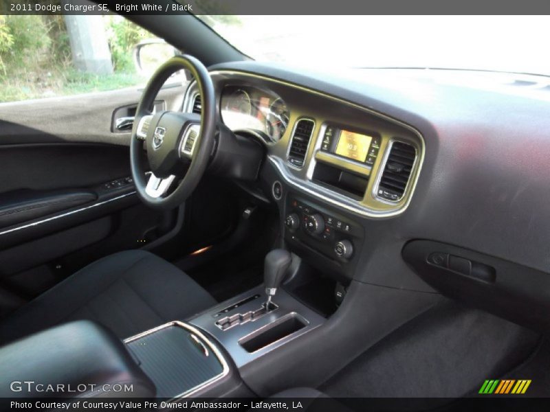 Bright White / Black 2011 Dodge Charger SE