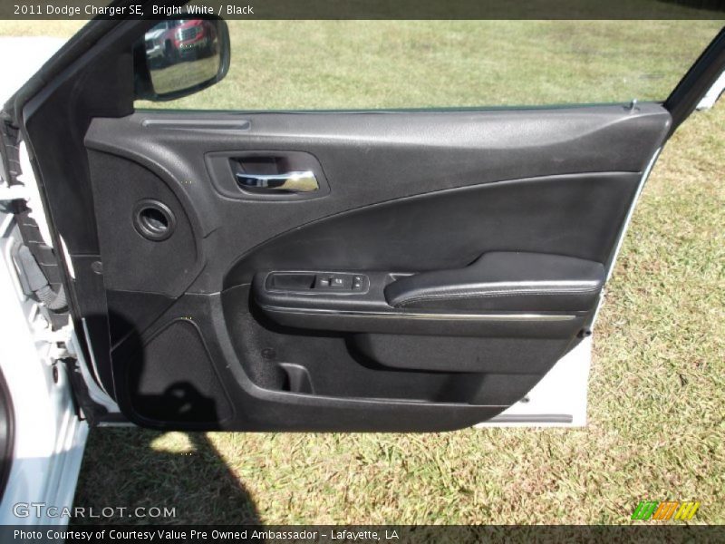 Bright White / Black 2011 Dodge Charger SE