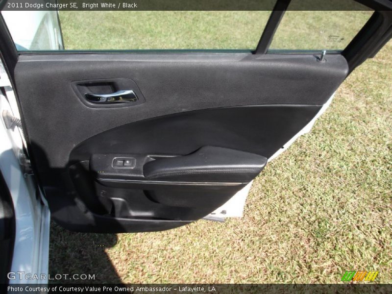 Bright White / Black 2011 Dodge Charger SE