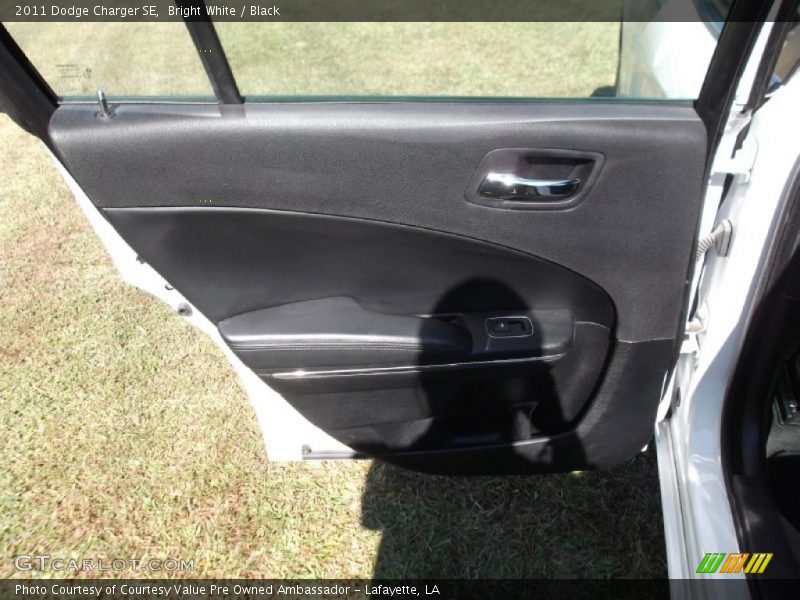Bright White / Black 2011 Dodge Charger SE