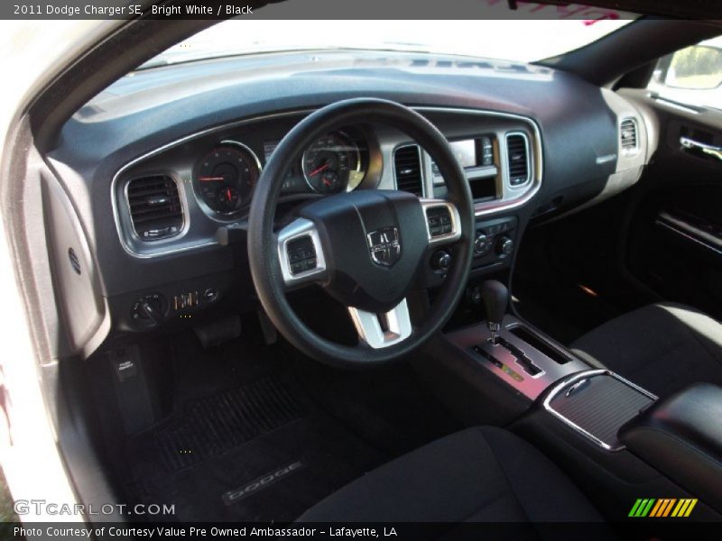Bright White / Black 2011 Dodge Charger SE
