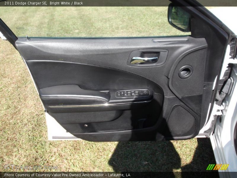 Bright White / Black 2011 Dodge Charger SE