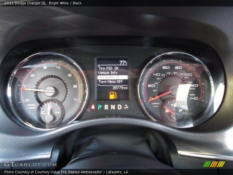 Bright White / Black 2011 Dodge Charger SE