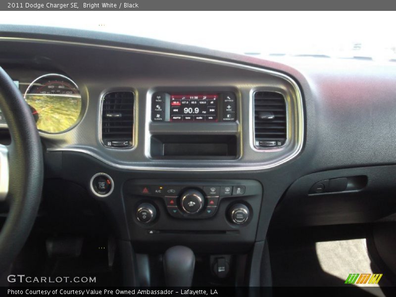 Bright White / Black 2011 Dodge Charger SE